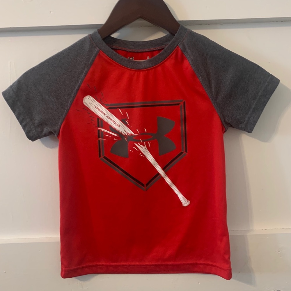Toddler boys under Armour shirt